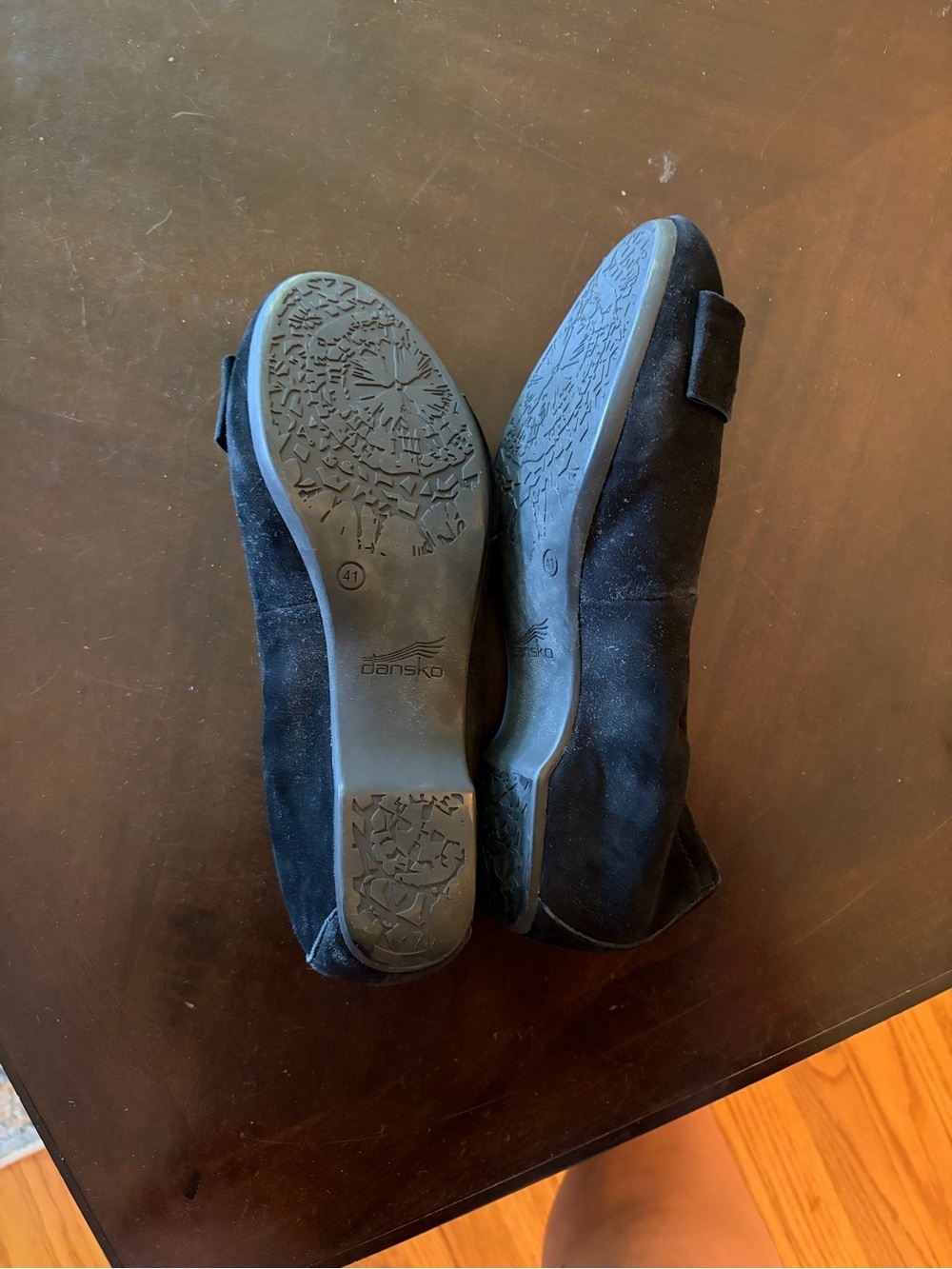 Dansko’s size 41 Women's Black Bow-Detail Flats w/ small heel - Picture 2 of 4